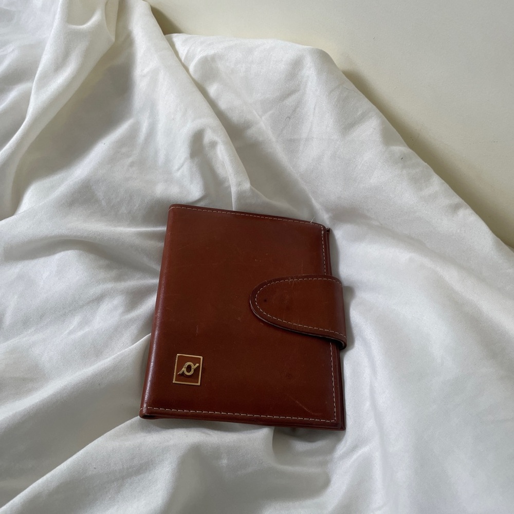 Sophisticated Tan Leather Key & Card Holder